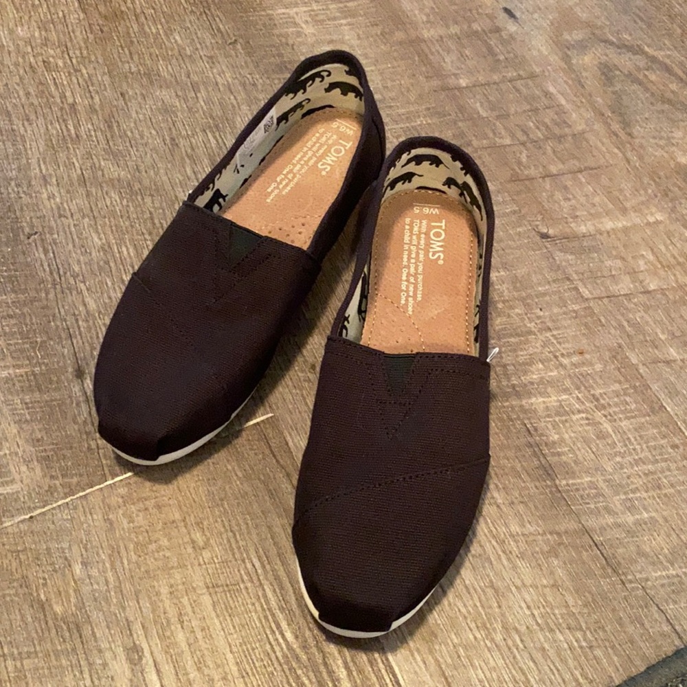 Toms slip-on shoes Size 6.5